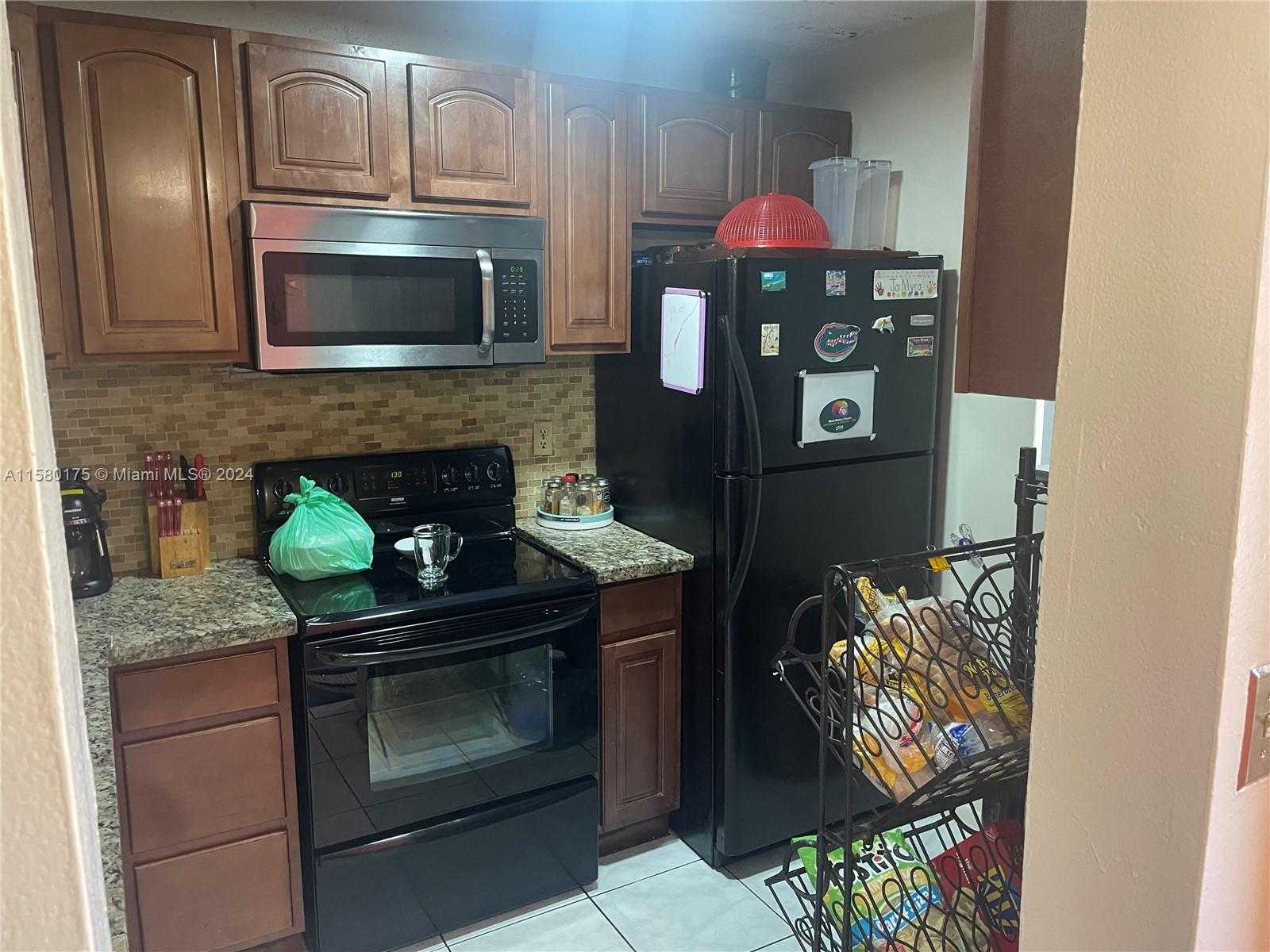 Small Image of 3252 FOXCROFT RD #208, Miramar Number 2