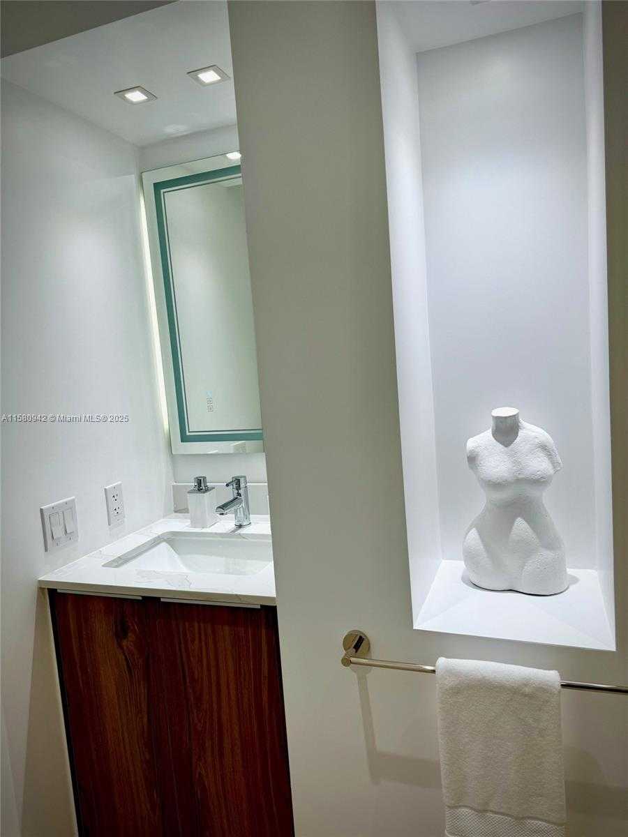Small Image of 2301 COLLINS AVE #837, Miami Beach Number 21