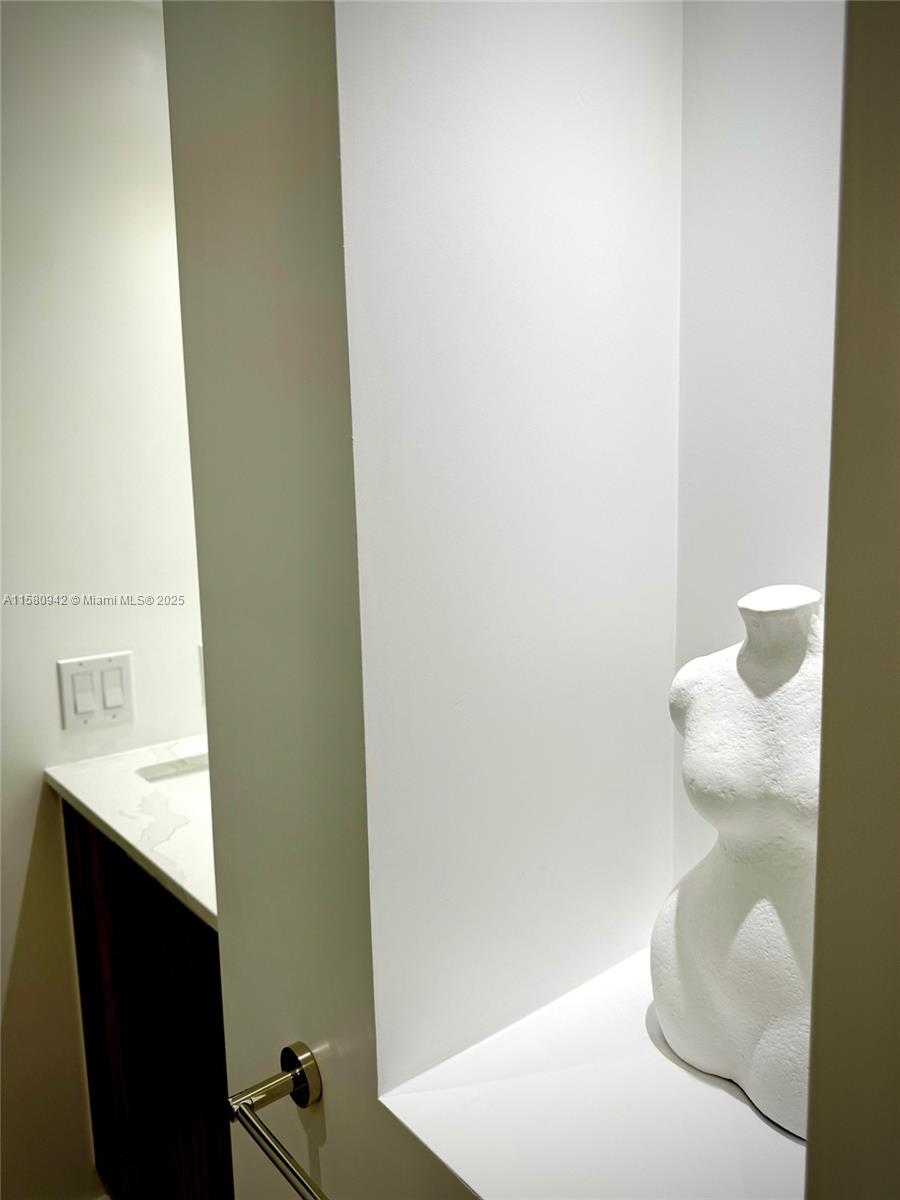 Small Image of 2301 COLLINS AVE #837, Miami Beach Number 24