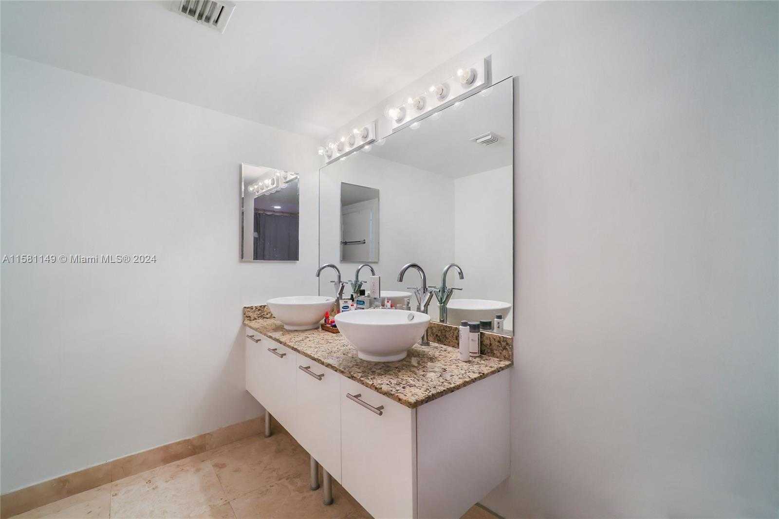 Small Image of 41 SOUTH EAST 5TH ST #304, Miami Number 13