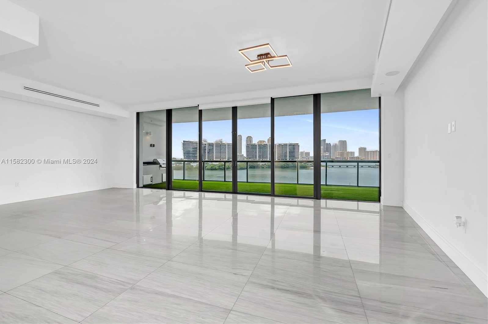 Small Image of 3300 NE 188th St, Aventura, FL 33180, USA Number 11