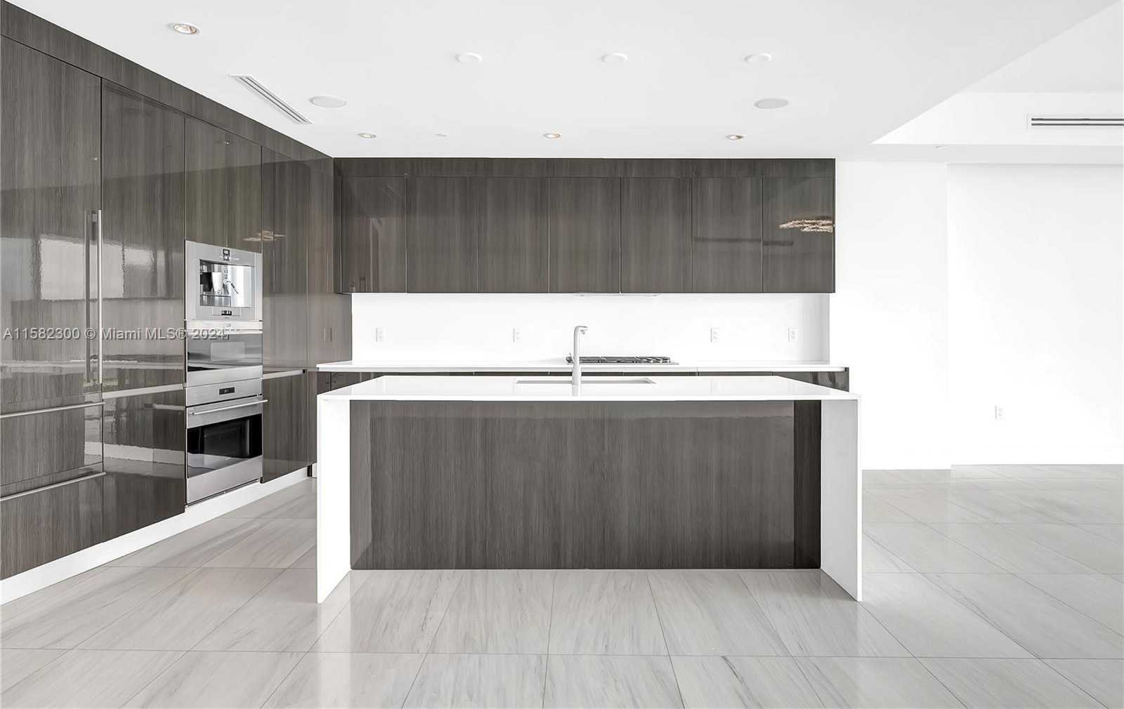 Small Image of 3300 NE 188th St, Aventura, FL 33180, USA Number 12