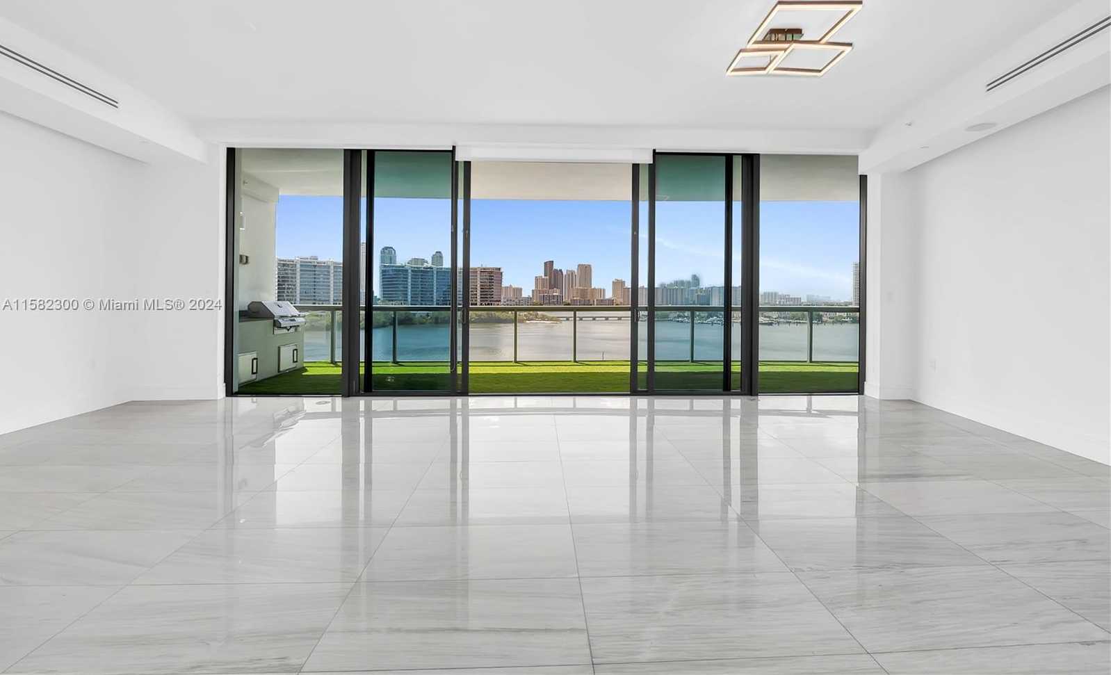 Small Image of 3300 NE 188th St, Aventura, FL 33180, USA Number 14