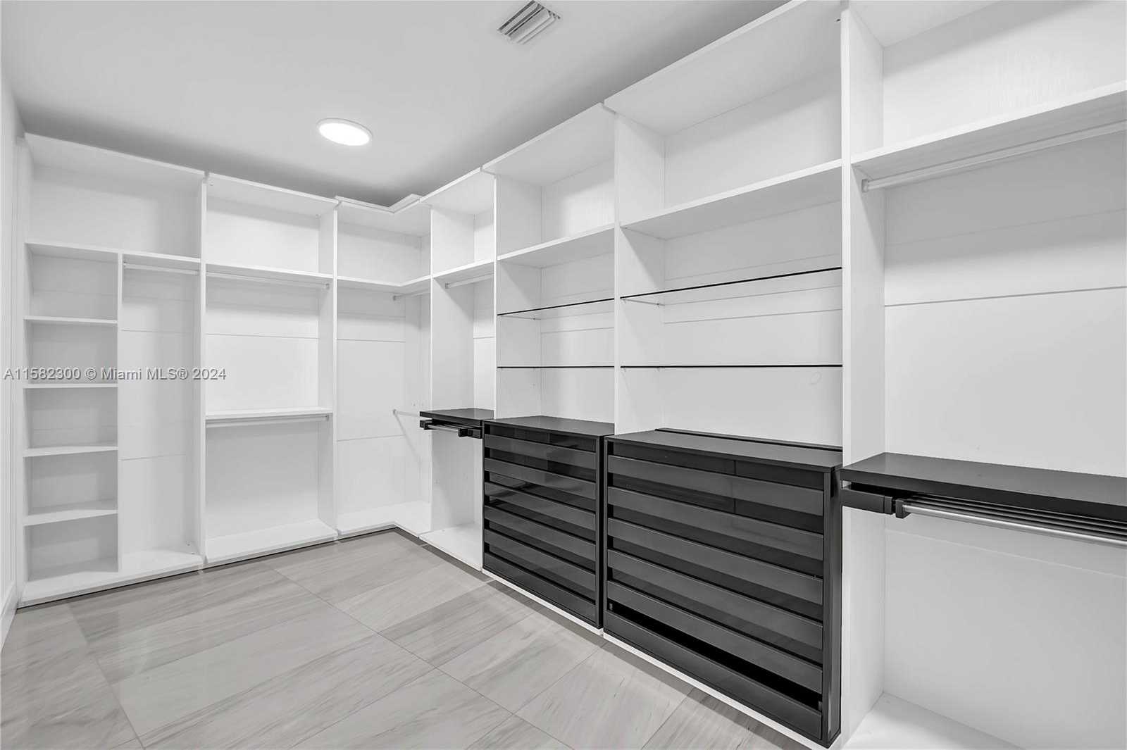 Small Image of 3300 NE 188th St, Aventura, FL 33180, USA Number 19