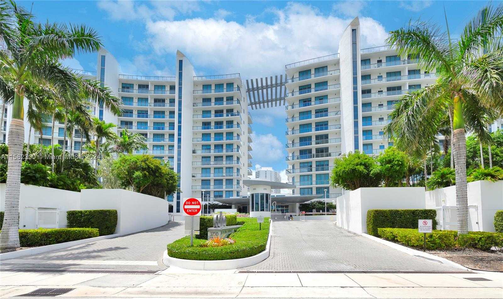 Small Image of 3300 NE 188th St, Aventura, FL 33180, USA Number 2