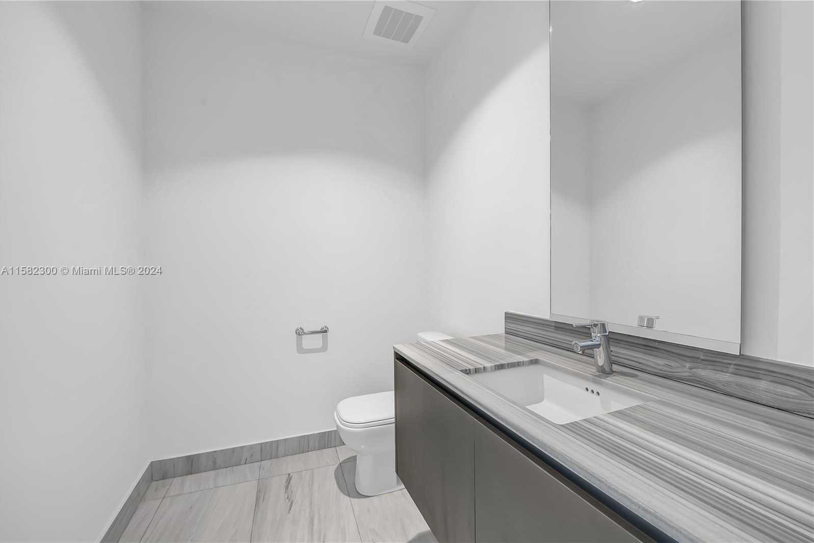 Small Image of 3300 NE 188th St, Aventura, FL 33180, USA Number 23
