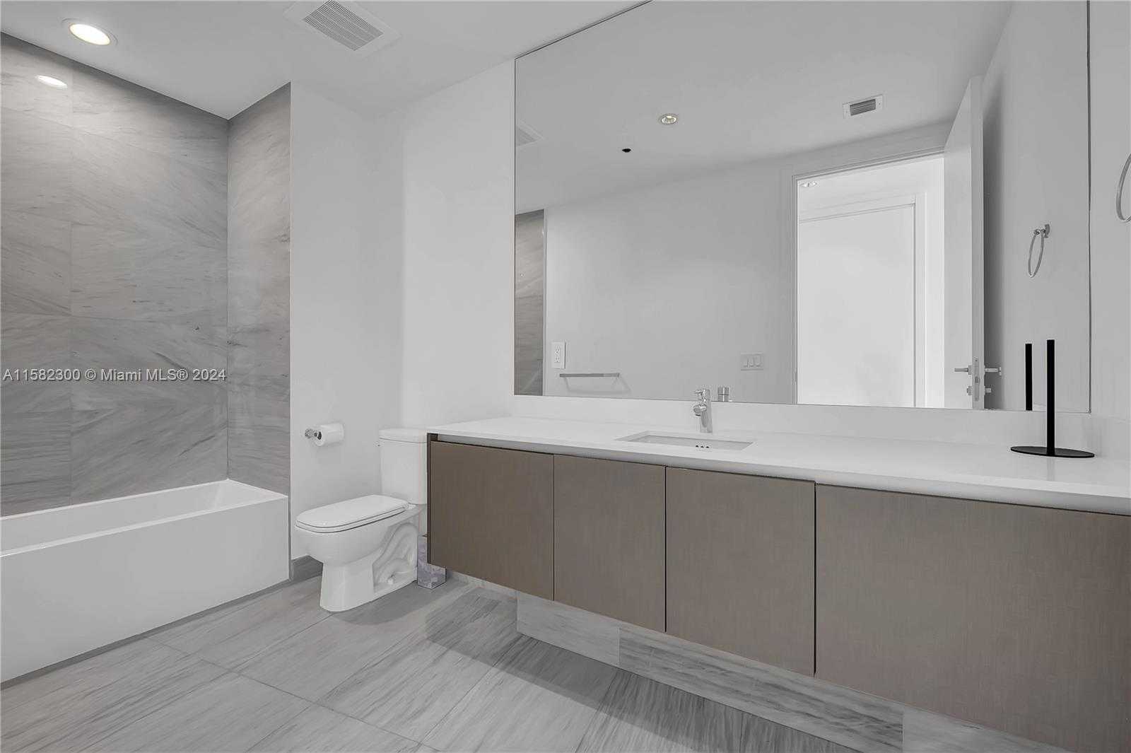 Small Image of 3300 NE 188th St, Aventura, FL 33180, USA Number 28