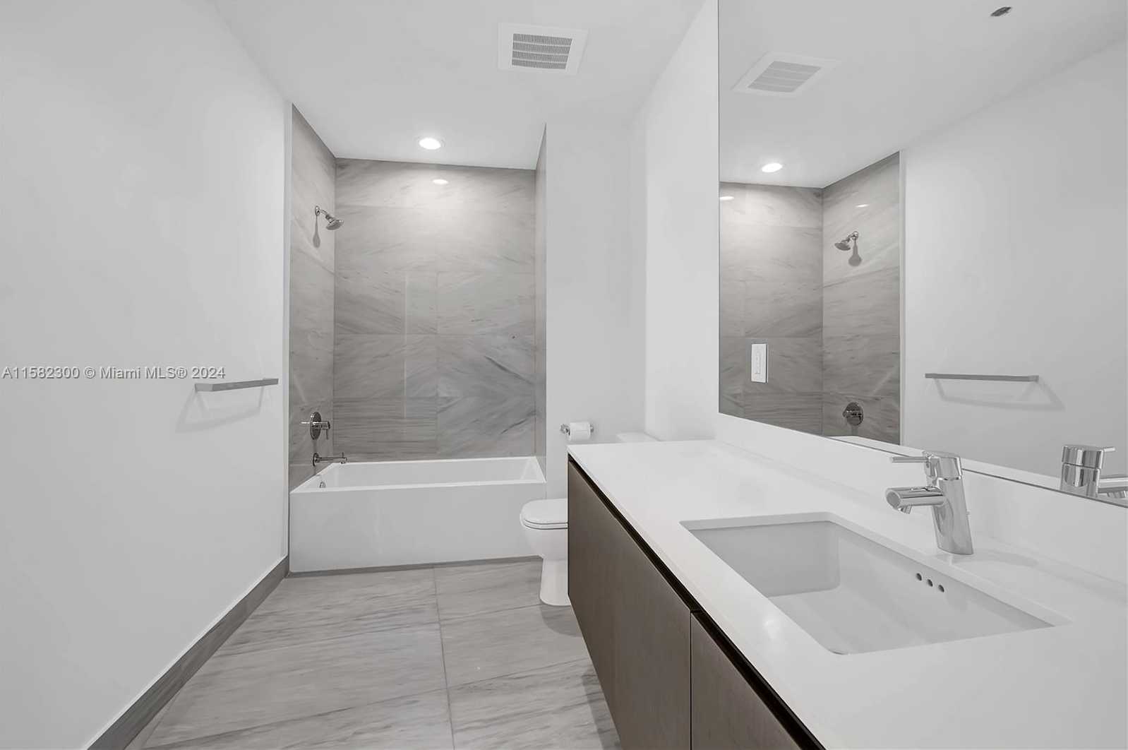 Small Image of 3300 NE 188th St, Aventura, FL 33180, USA Number 29