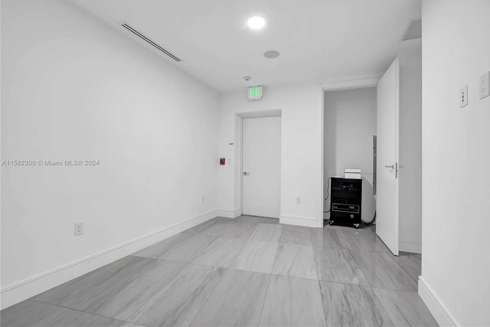 Small Image of 3300 NE 188th St, Aventura, FL 33180, USA Number 30