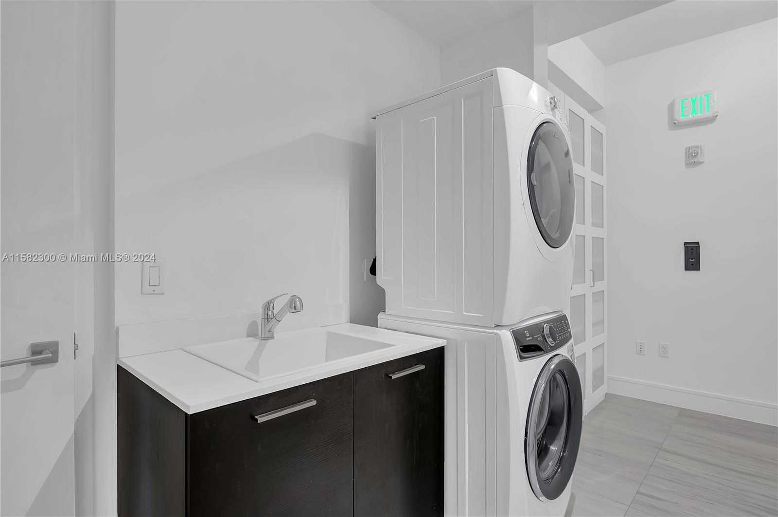 Small Image of 3300 NE 188th St, Aventura, FL 33180, USA Number 32