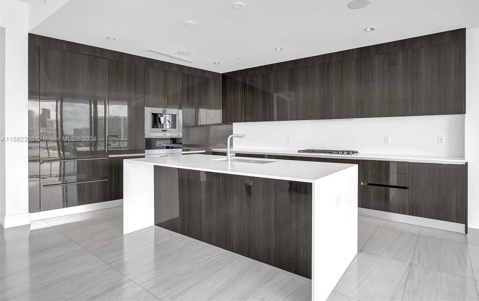 Small Image of 3300 NE 188th St, Aventura, FL 33180, USA Number 9