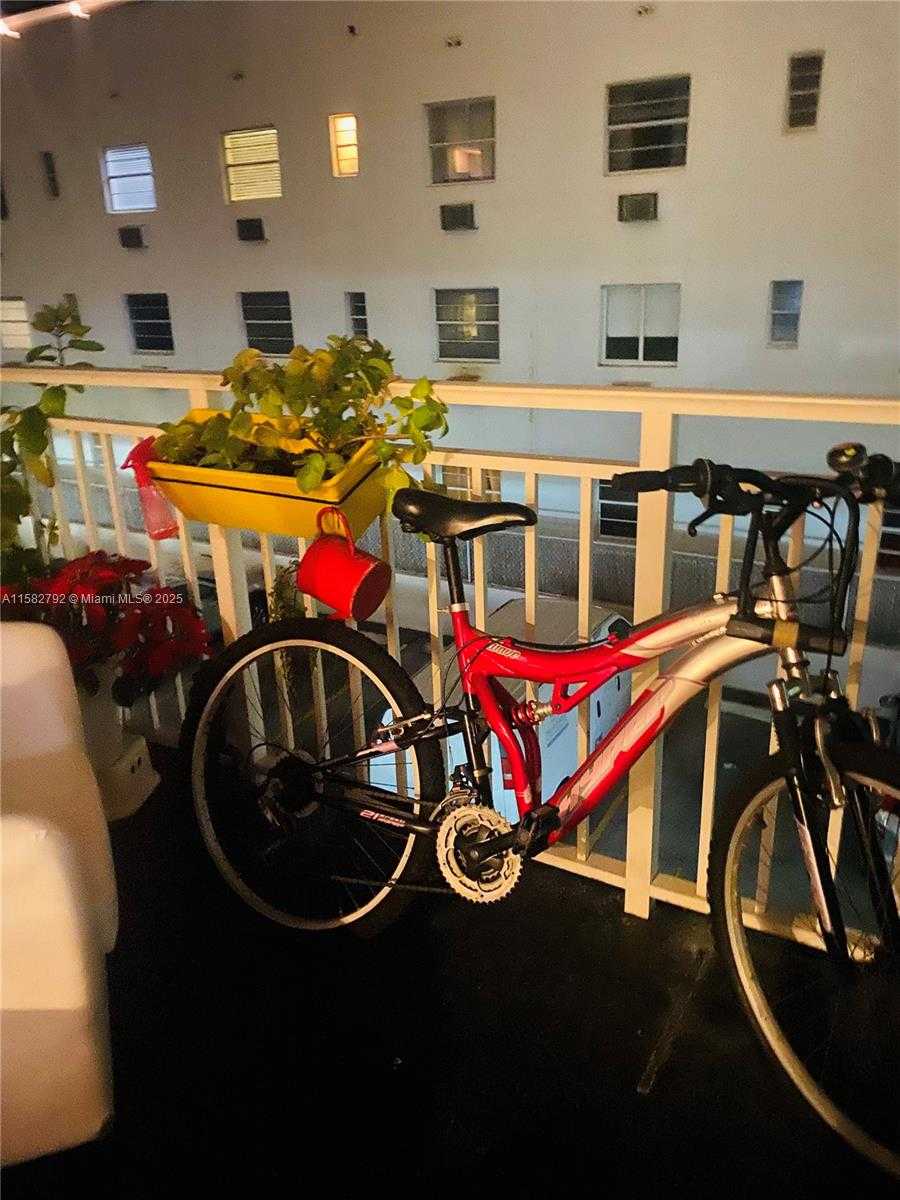 Small Image of 345 OCEAN DR #307, Miami Beach Number 12