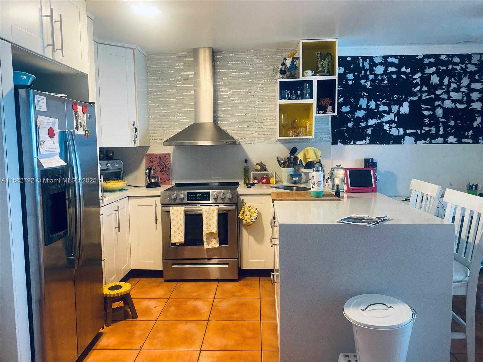 Small Image of 345 OCEAN DR #307, Miami Beach Number 13