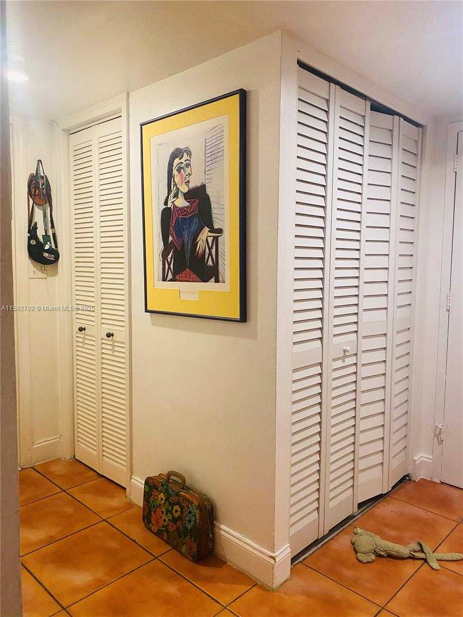 Small Image of 345 OCEAN DR #307, Miami Beach Number 17