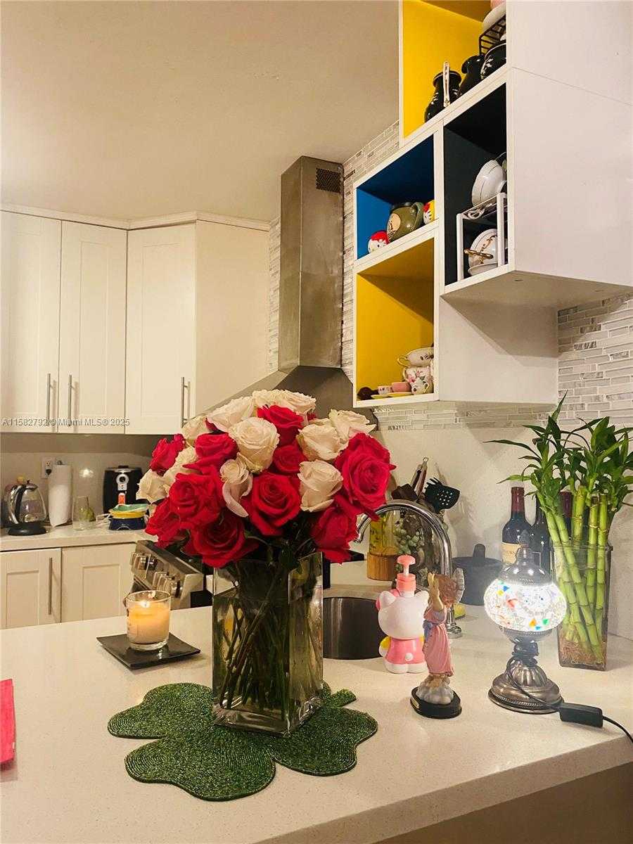 Small Image of 345 OCEAN DR #307, Miami Beach Number 21