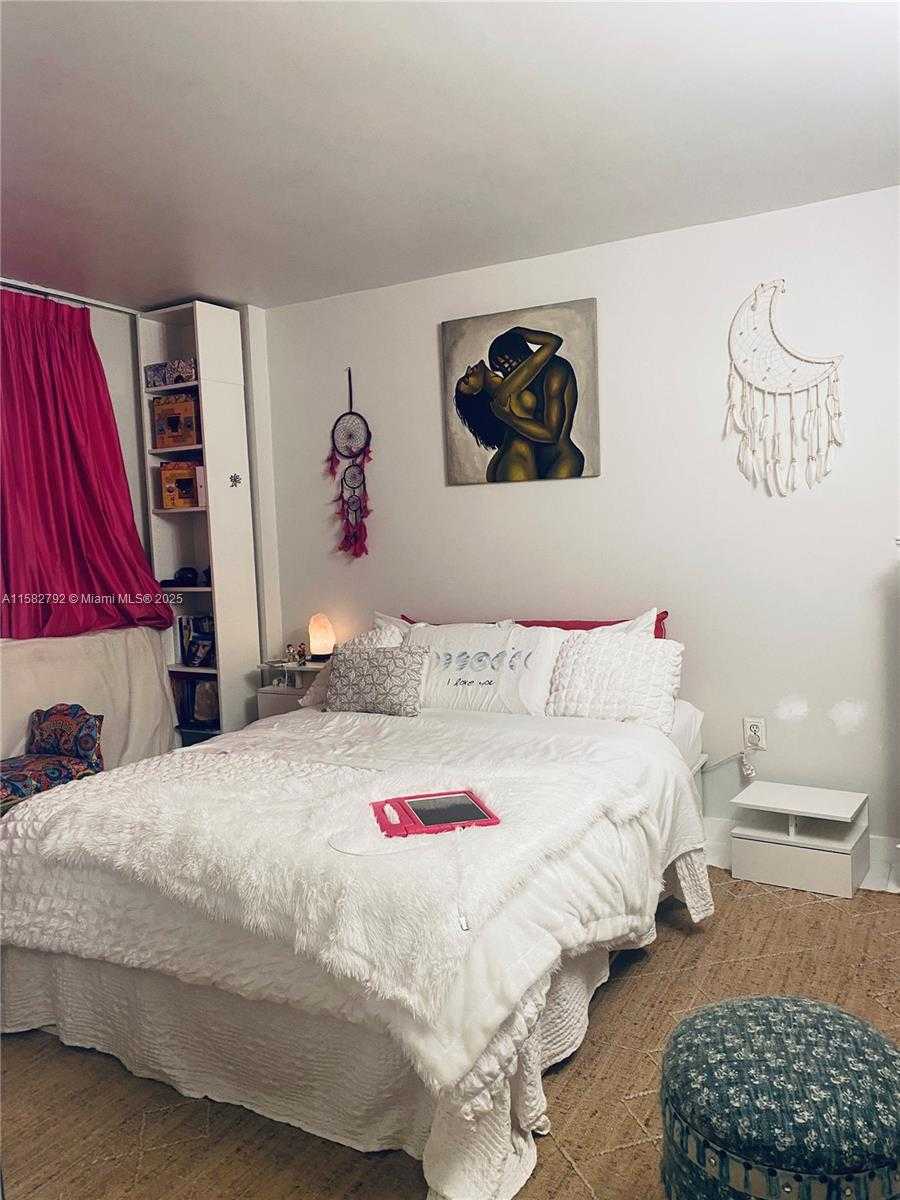 Small Image of 345 OCEAN DR #307, Miami Beach Number 23