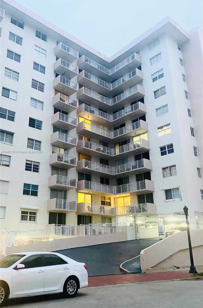 Small Image of 345 OCEAN DR #307, Miami Beach Number 31