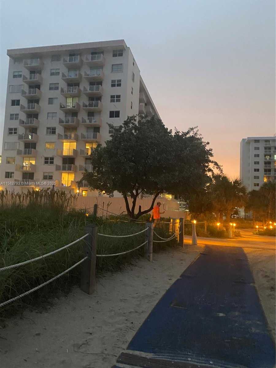Small Image of 345 OCEAN DR #307, Miami Beach Number 33