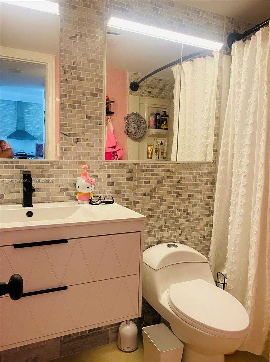 Small Image of 345 OCEAN DR #307, Miami Beach Number 74