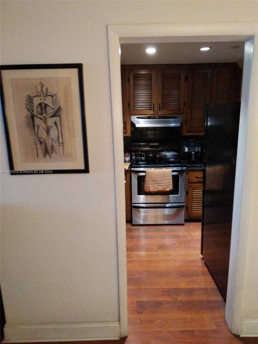 Small Image of 911 PONCE DE LEON BLVD #904, Coral Gables Number 5