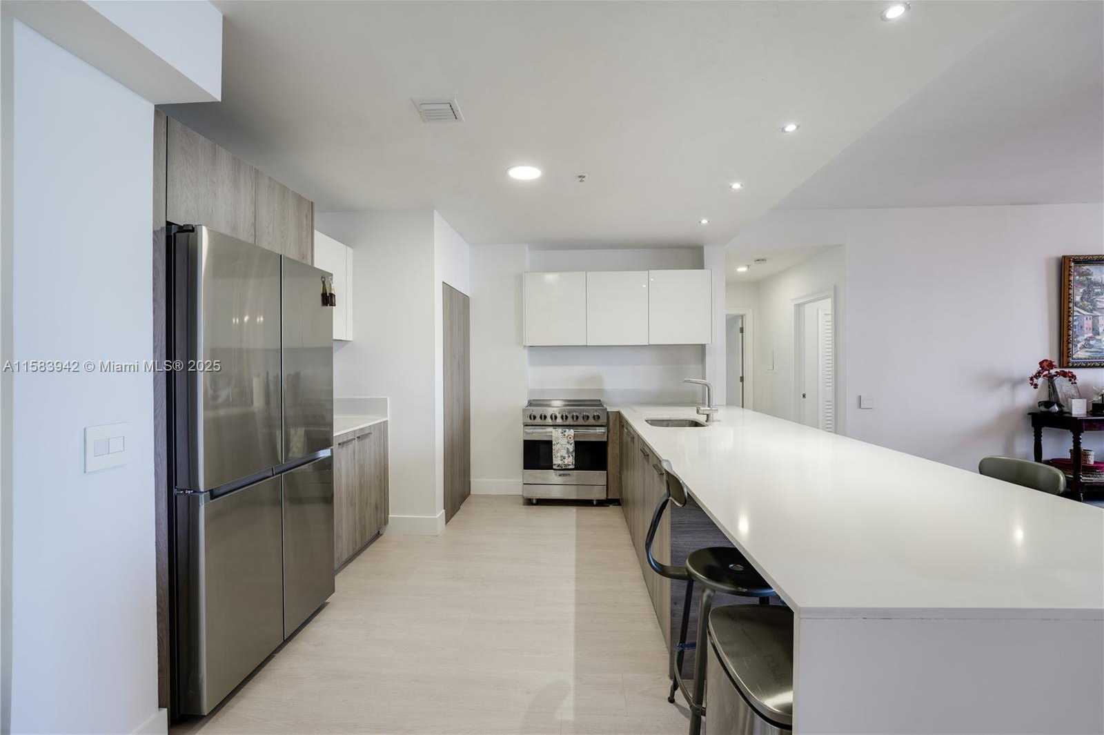 Small Image of 701 BRICKELL KEY BLVD #LPH-06, Miami Number 13
