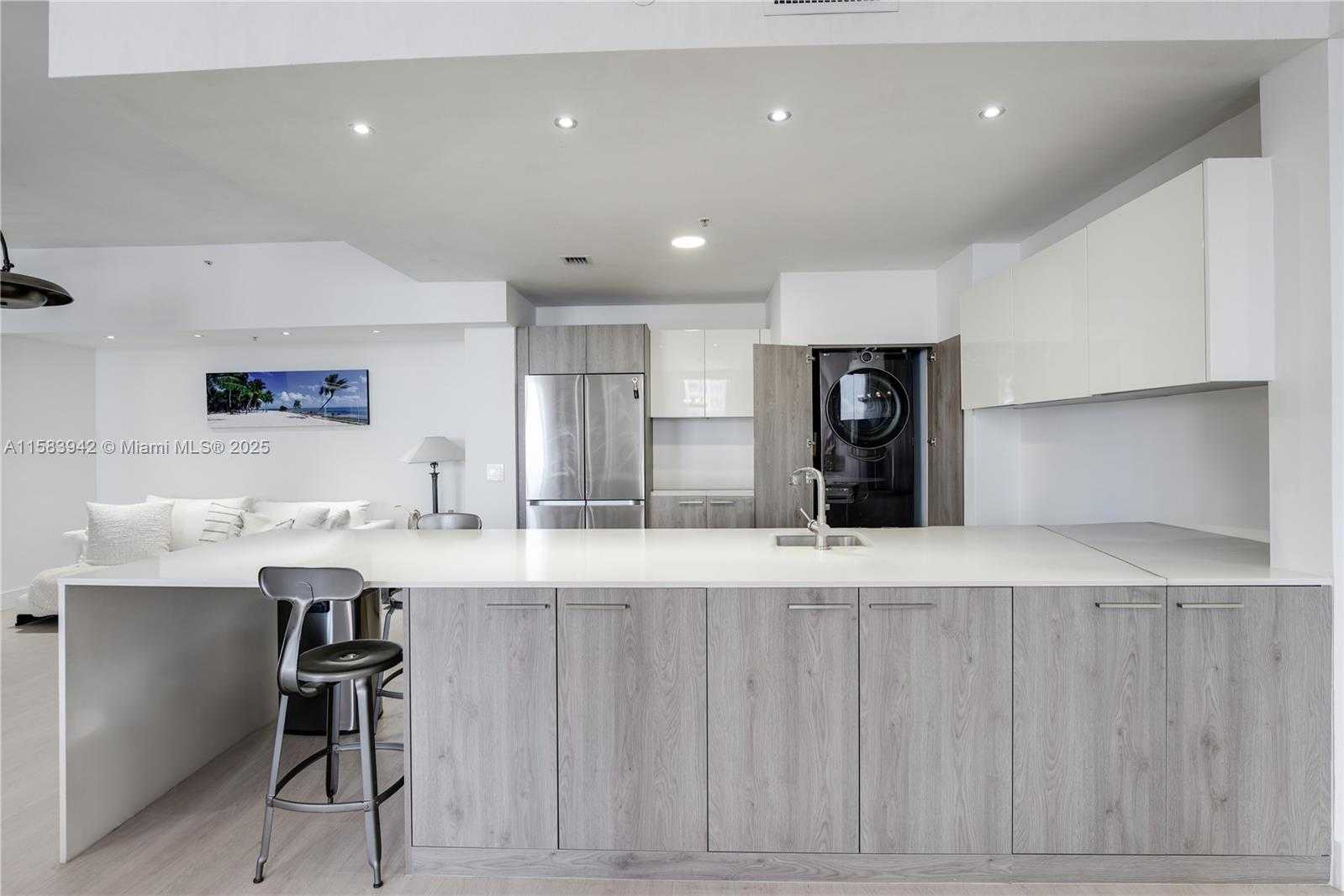 Small Image of 701 BRICKELL KEY BLVD #LPH-06, Miami Number 15