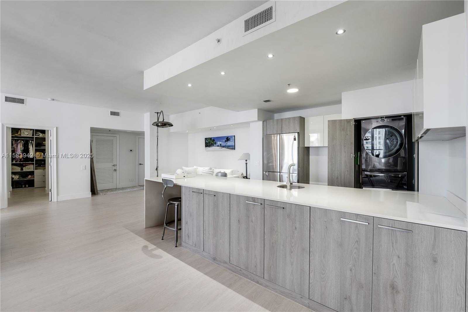 Small Image of 701 BRICKELL KEY BLVD #LPH-06, Miami Number 16