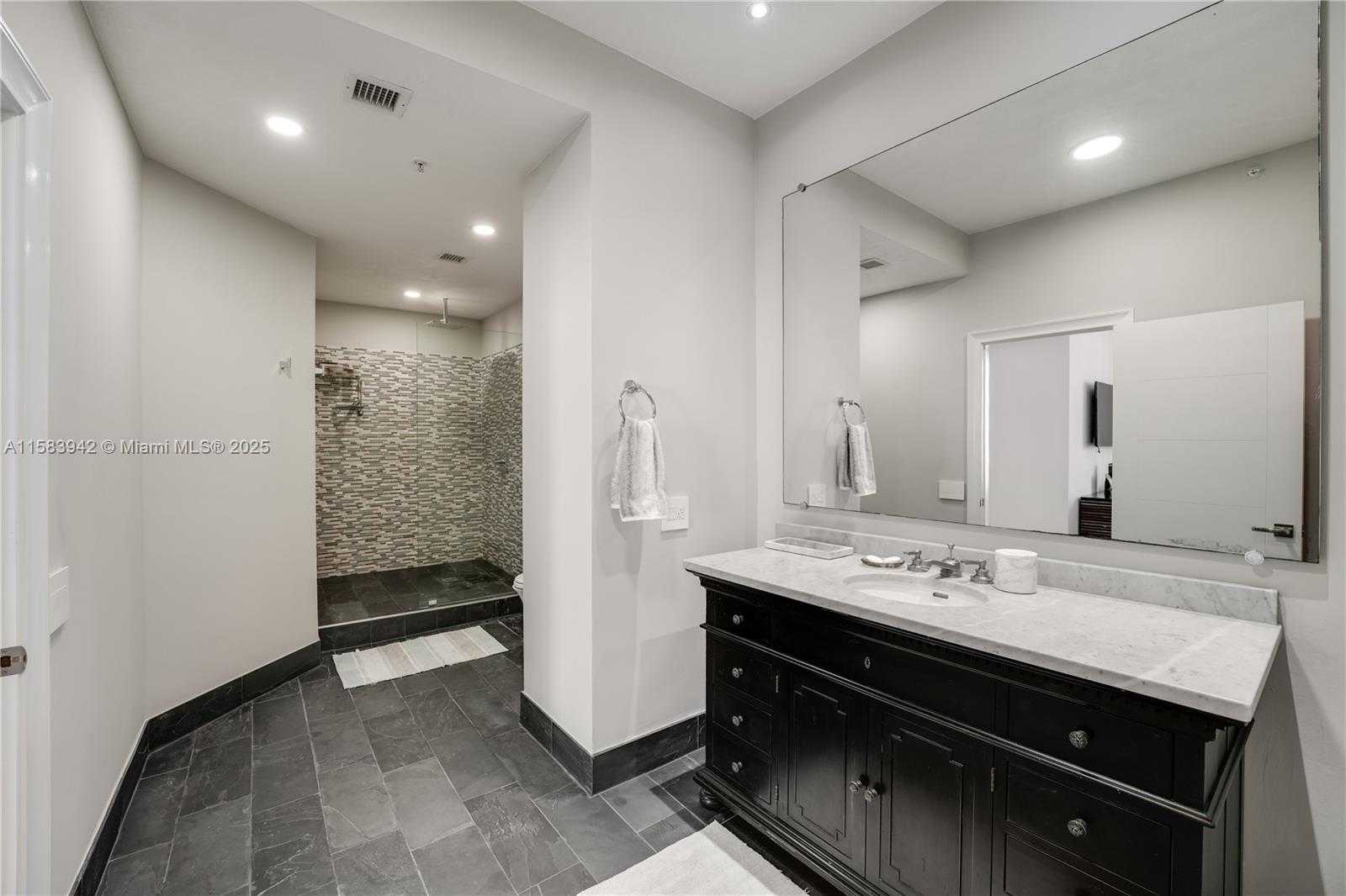 Small Image of 701 BRICKELL KEY BLVD #LPH-06, Miami Number 23