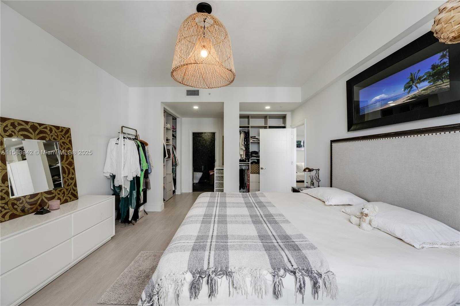 Small Image of 701 BRICKELL KEY BLVD #LPH-06, Miami Number 31