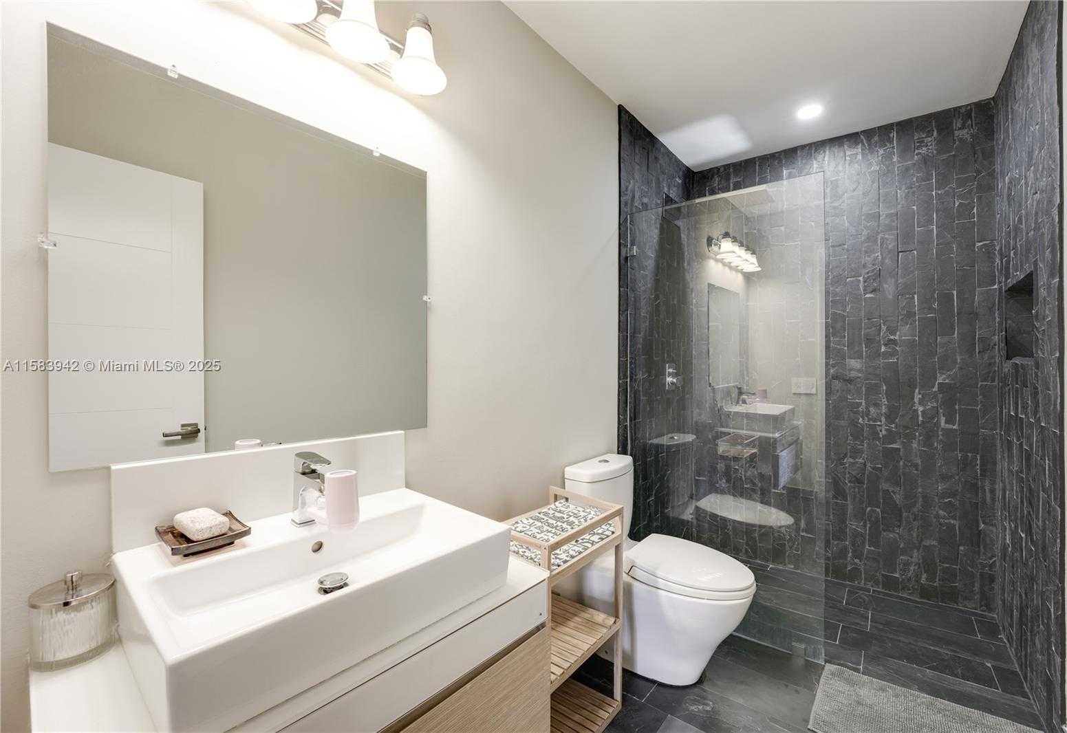 Small Image of 701 BRICKELL KEY BLVD #LPH-06, Miami Number 34