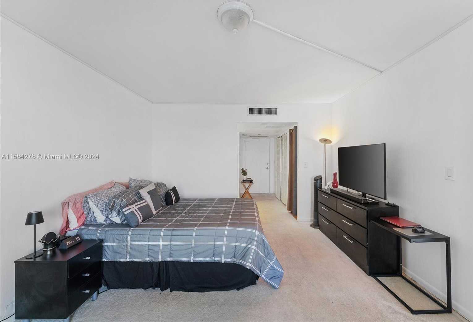 Small Image of 11111 BISCAYNE BLVD #3A, Miami Number 12