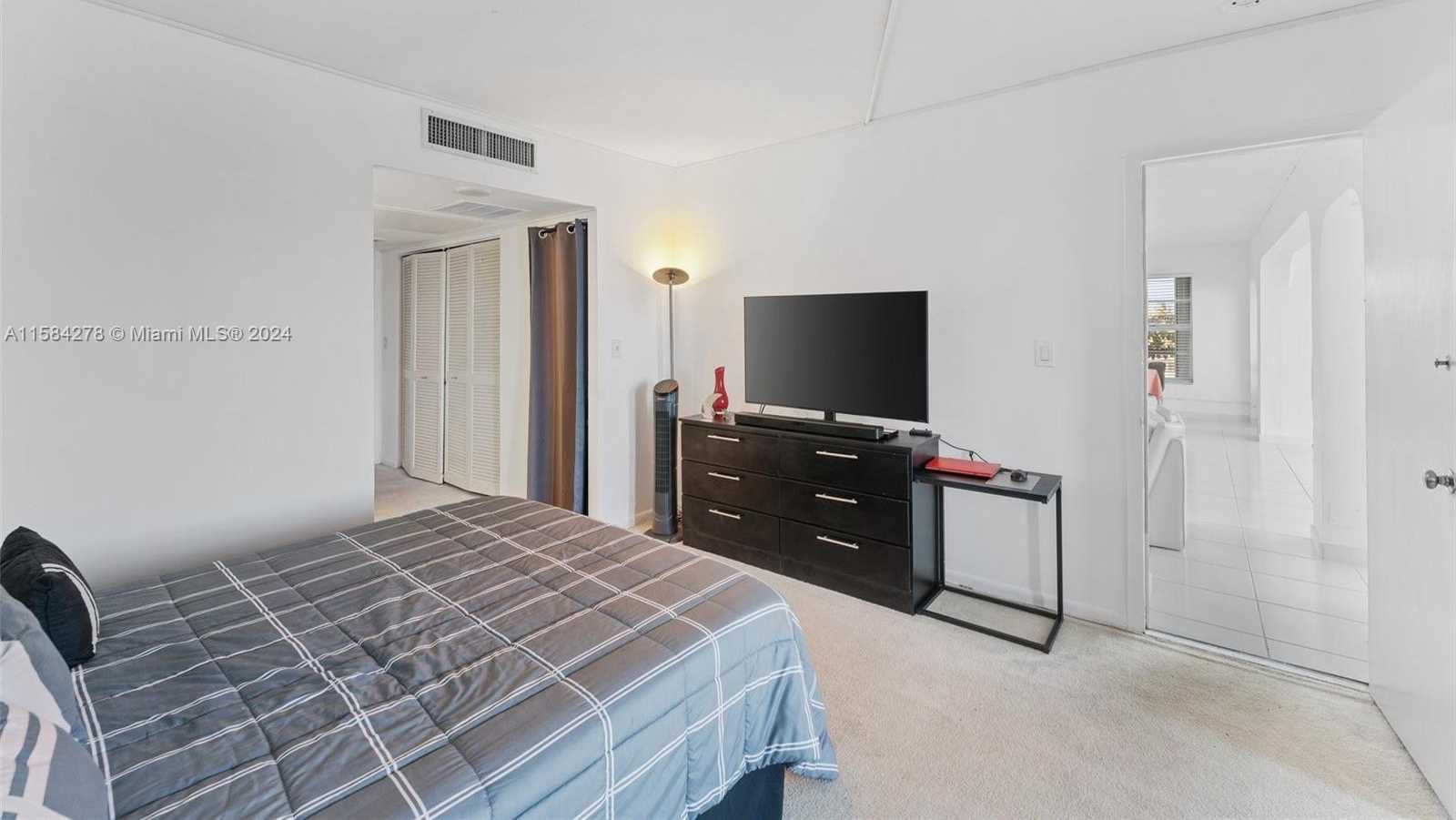 Small Image of 11111 BISCAYNE BLVD #3A, Miami Number 13