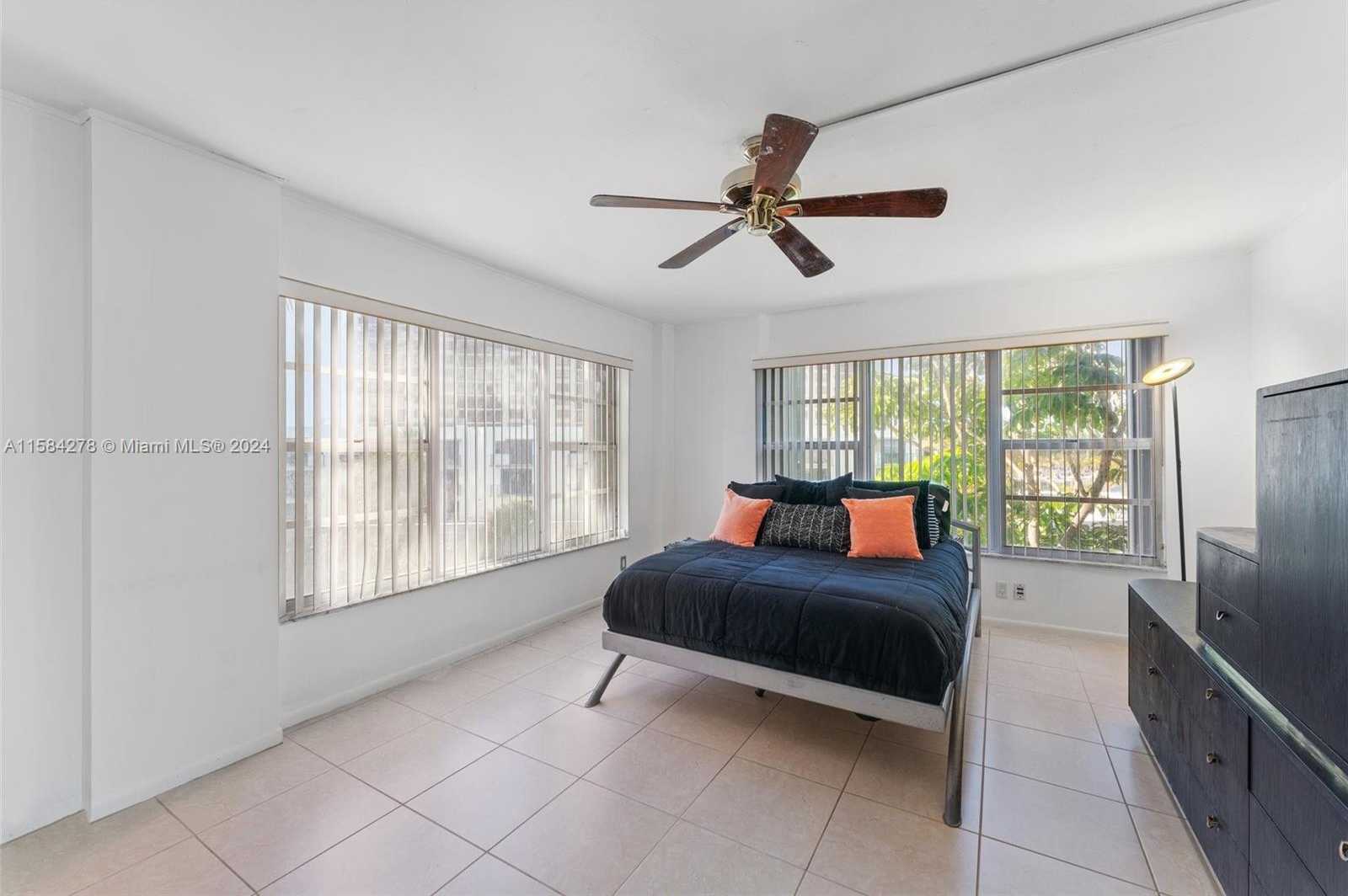 Small Image of 11111 BISCAYNE BLVD #3A, Miami Number 17
