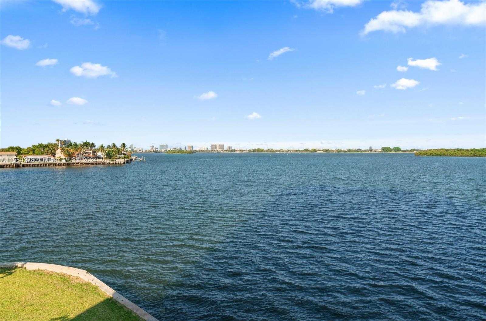 Small Image of 11111 BISCAYNE BLVD #3A, Miami Number 24