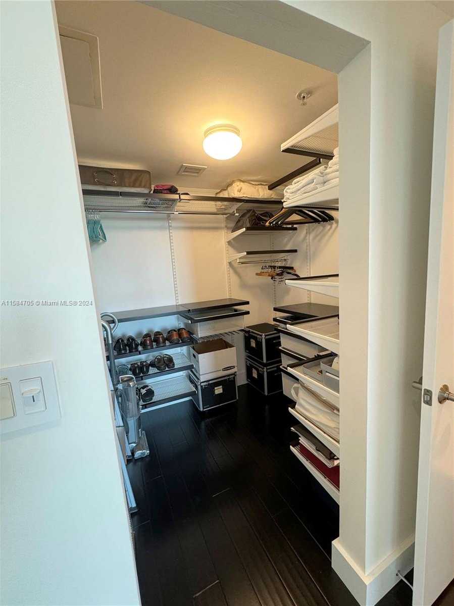 Small Image of 335 SOUTH BISCAYNE BLVD #2403, Miami Number 16