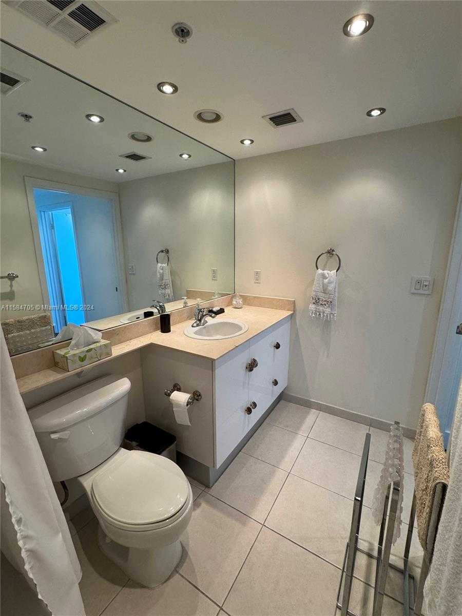 Small Image of 335 SOUTH BISCAYNE BLVD #2403, Miami Number 18