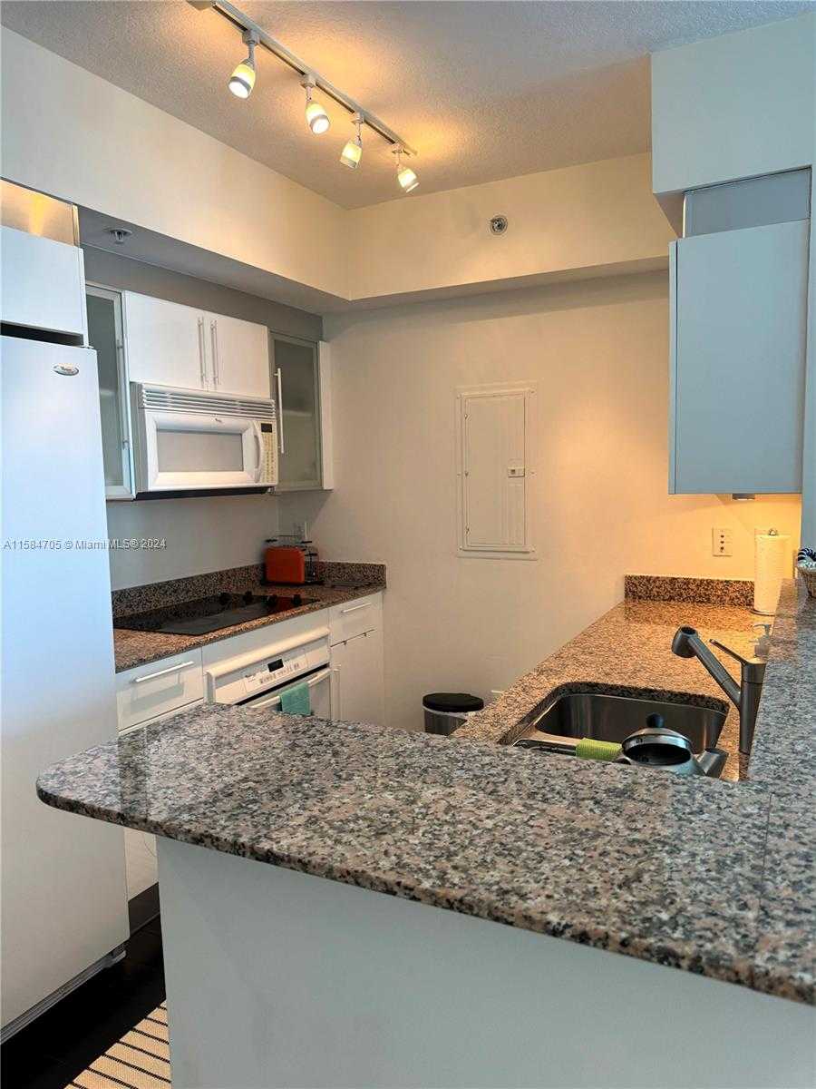 Small Image of 335 SOUTH BISCAYNE BLVD #2403, Miami Number 5