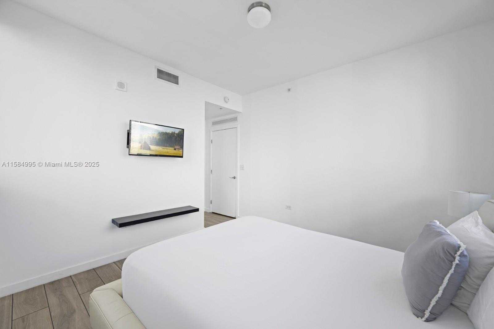Small Image of 999 SOUTH WEST 1ST AVE #1514, Miami Number 16
