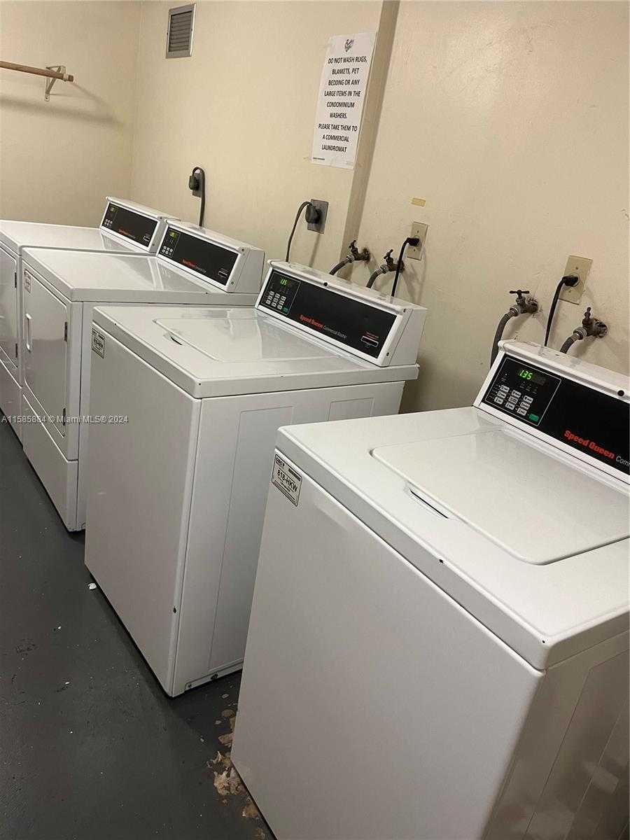 Small Image of 1351 NORTH EAST MIAMI GARDENS DR #1121E, Miami Number 2