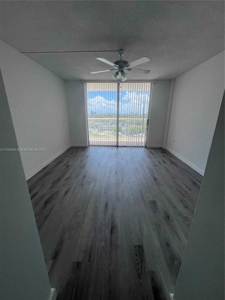Small Image of 1351 NORTH EAST MIAMI GARDENS DR #1121E, Miami Number 4