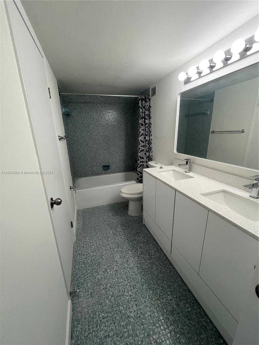 Small Image of 1351 NORTH EAST MIAMI GARDENS DR #1121E, Miami Number 5