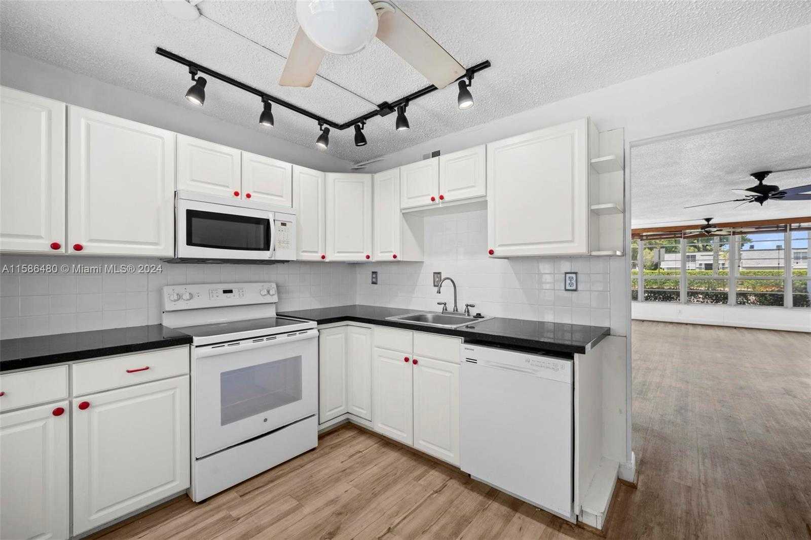 Small Image of 6923 CYPRESS RD #A15, Plantation Number 10