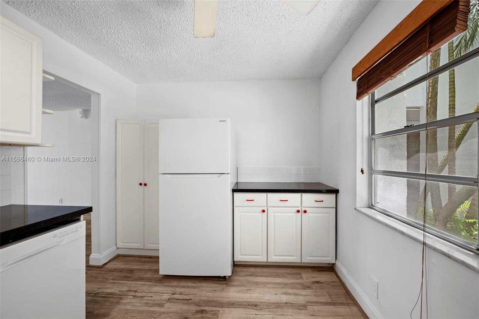 Small Image of 6923 CYPRESS RD #A15, Plantation Number 11