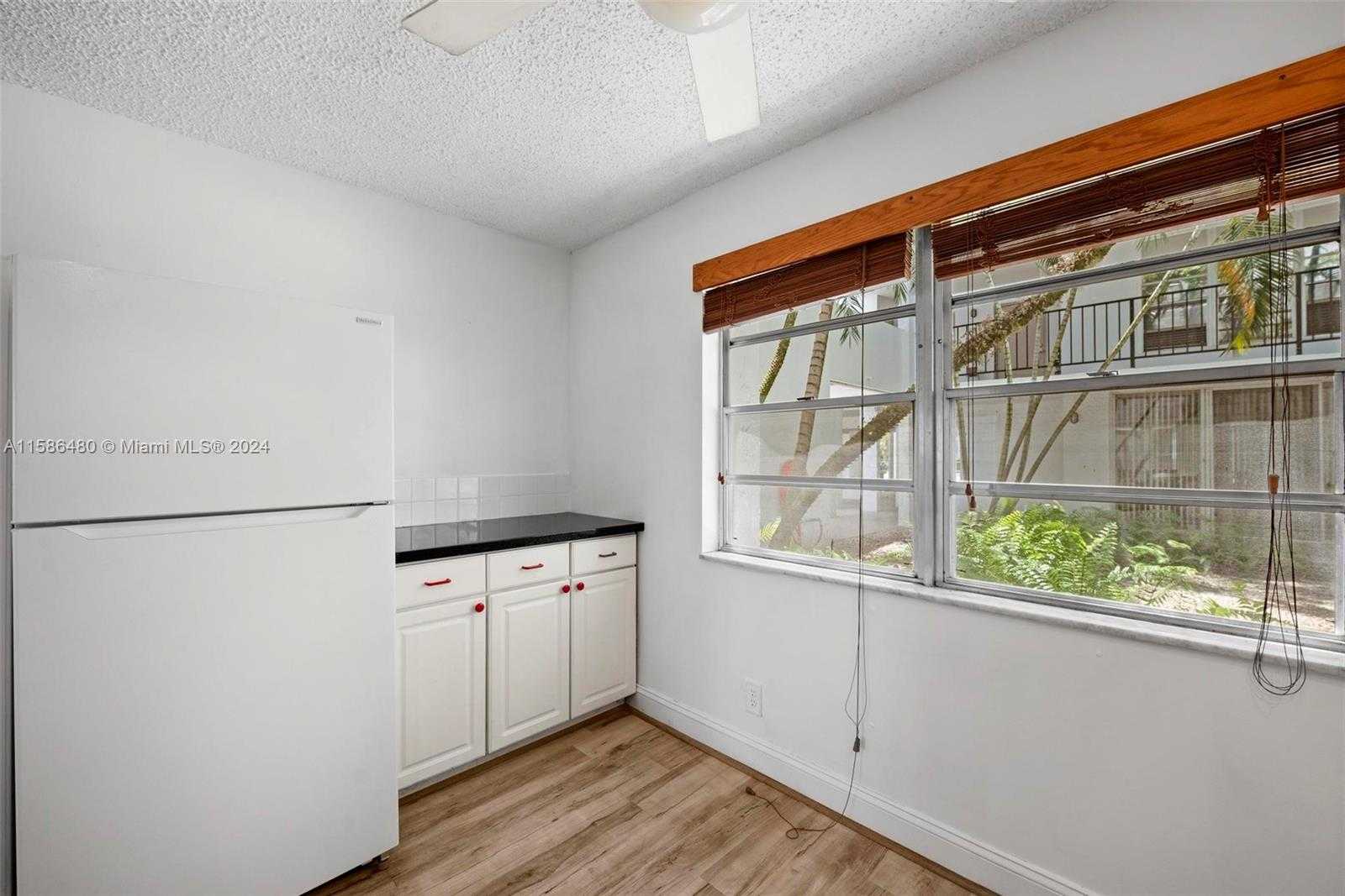 Small Image of 6923 CYPRESS RD #A15, Plantation Number 12