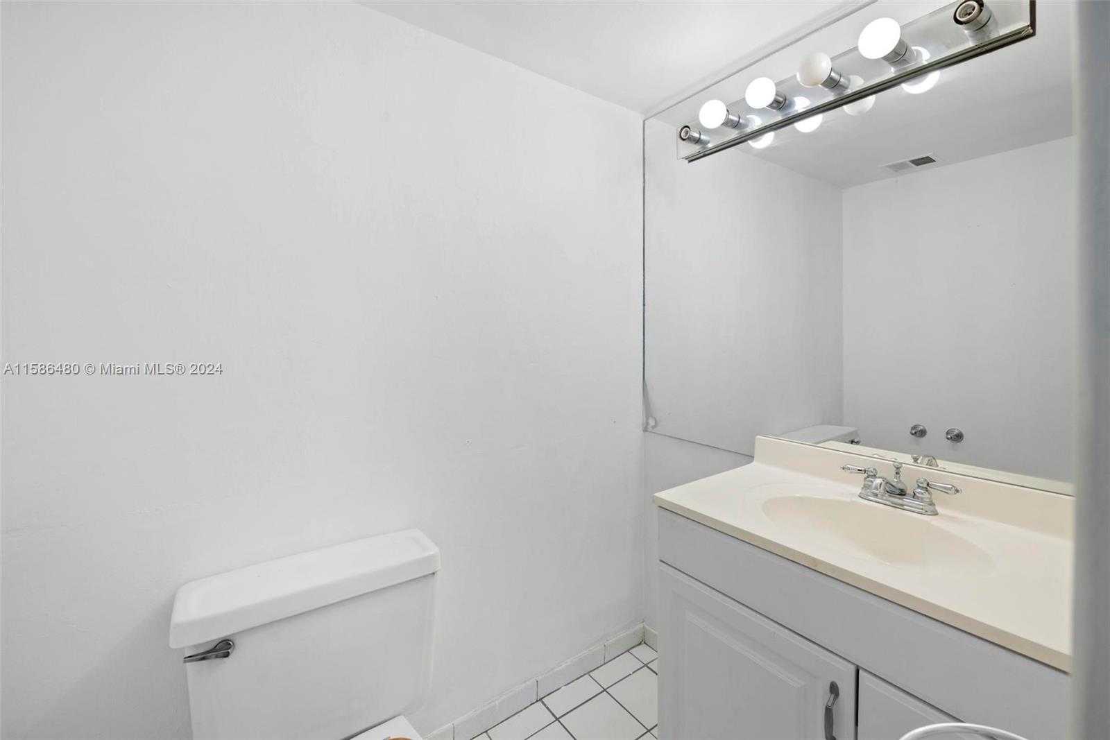 Small Image of 6923 CYPRESS RD #A15, Plantation Number 17