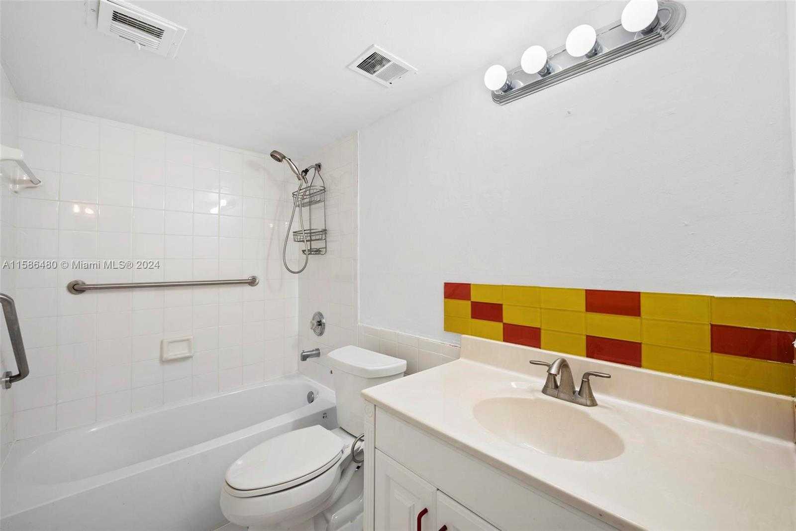 Small Image of 6923 CYPRESS RD #A15, Plantation Number 24