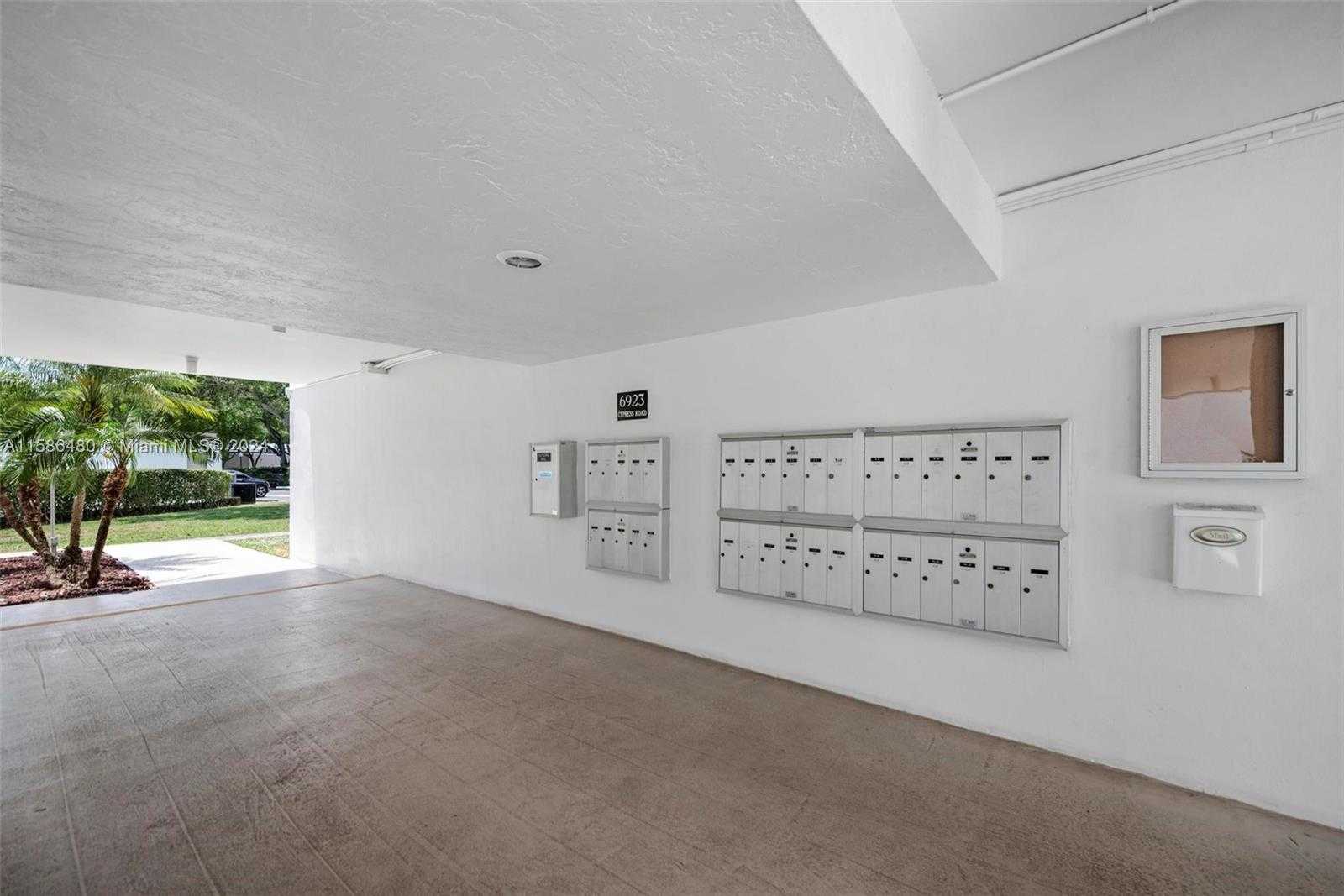 Small Image of 6923 CYPRESS RD #A15, Plantation Number 26