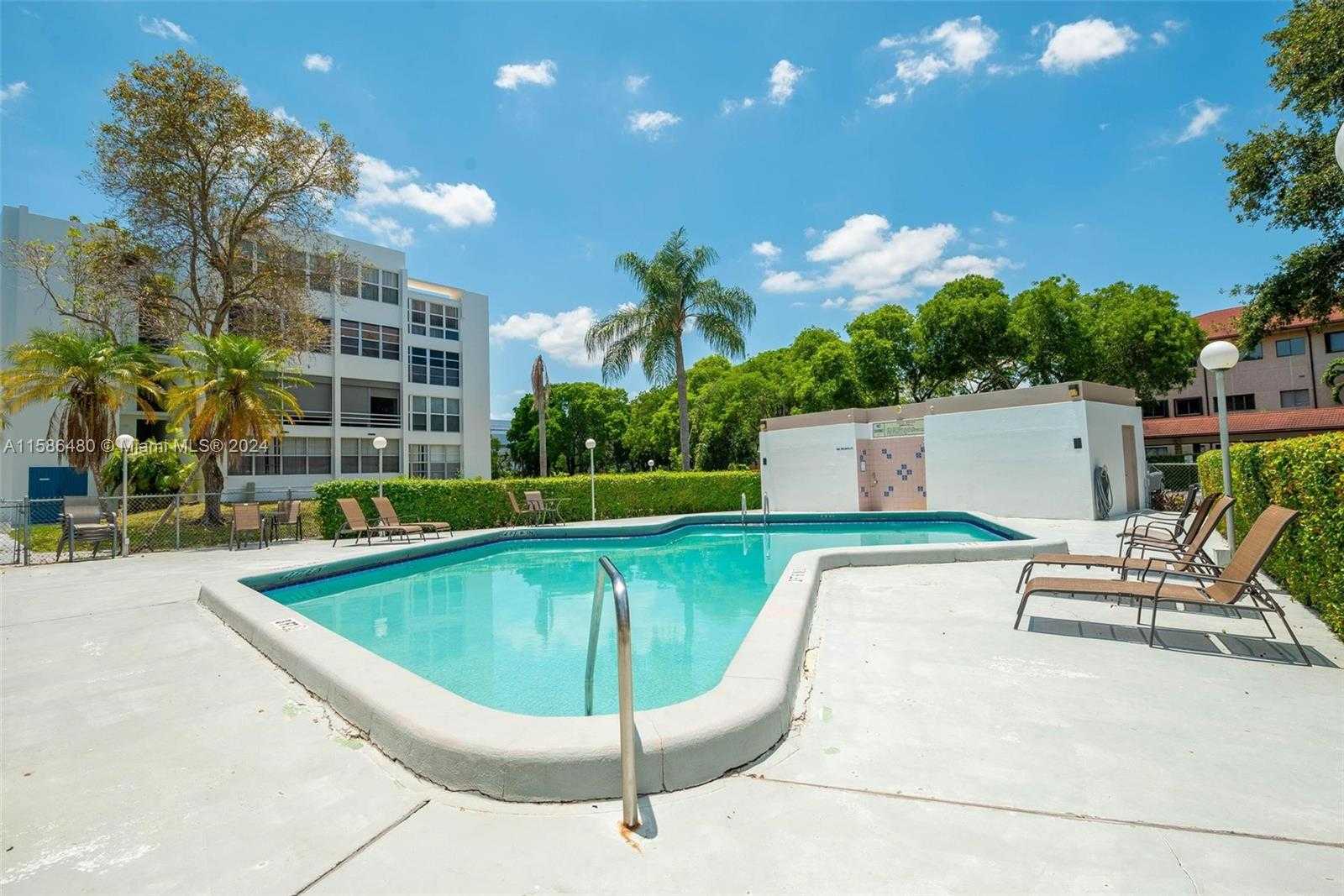 Small Image of 6923 CYPRESS RD #A15, Plantation Number 27