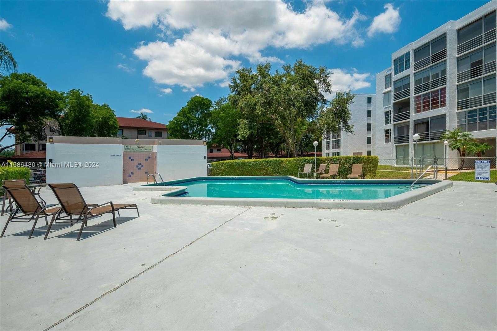 Small Image of 6923 CYPRESS RD #A15, Plantation Number 28