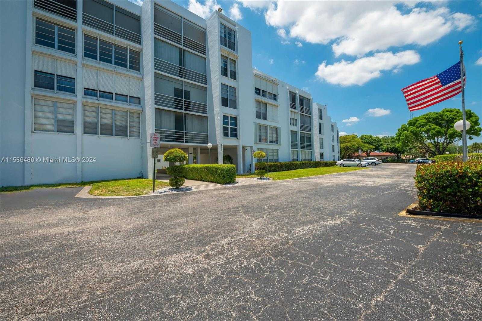 Small Image of 6923 CYPRESS RD #A15, Plantation Number 29